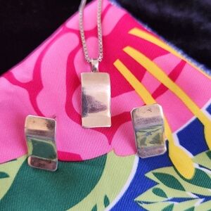 Earring and pendent set